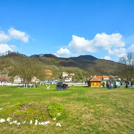 Etno Village Suncana Reka B&B Banja Koviljača