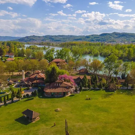 Bed & Breakfast Etno Village Suncana Reka